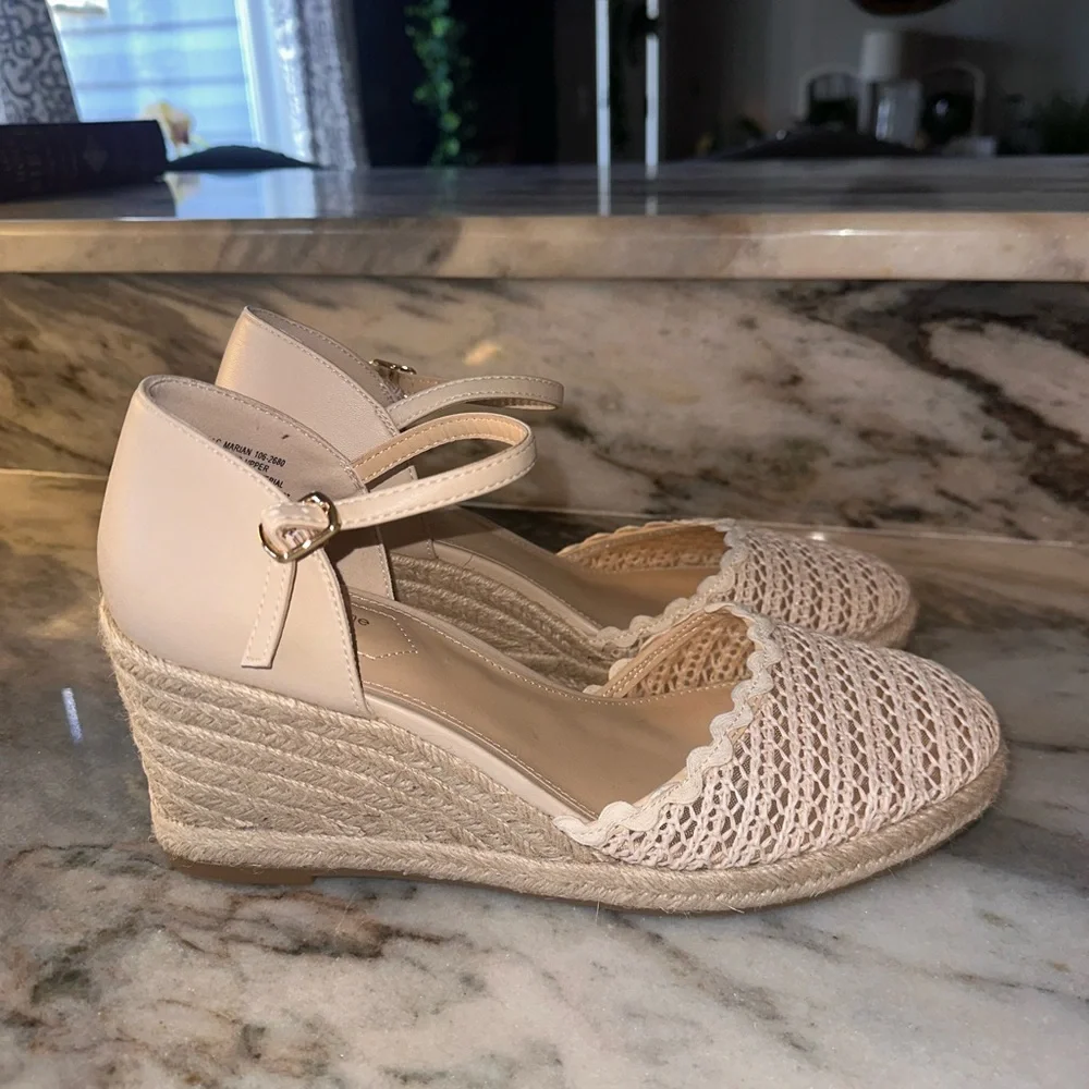 Liz Claiborne Size 11 Women's Cream Espadrille Wedge Sandals with Ankle Strap